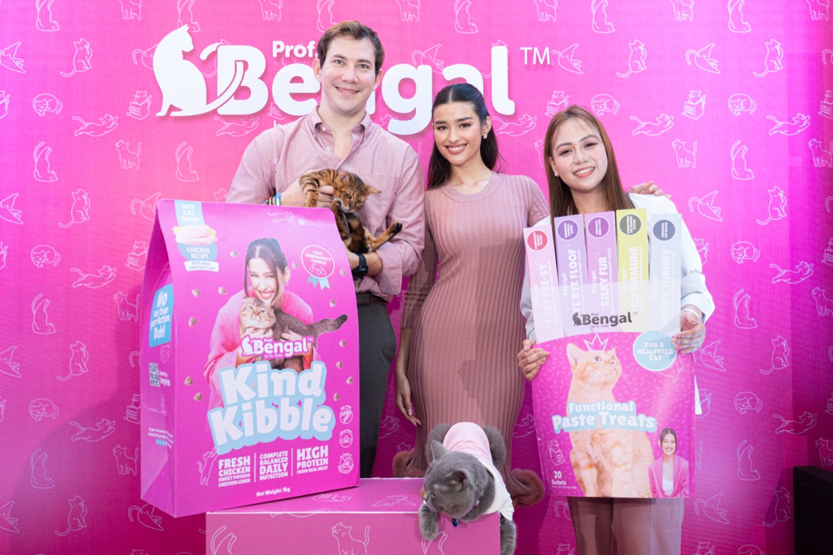 Prof. Bengal launch group with the unveiled product line