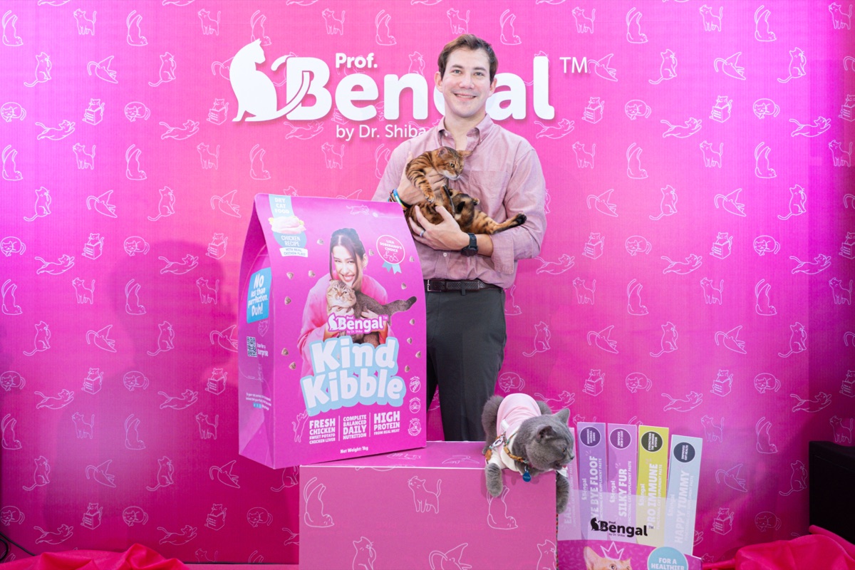 Philipp Renner with the Prof. Bengal Kind Kibble